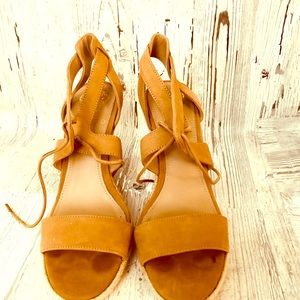 Beige Vince Cameo size 8.5